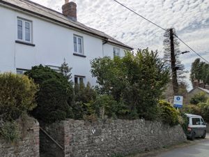 Hillview_Front Aspect- click for photo gallery